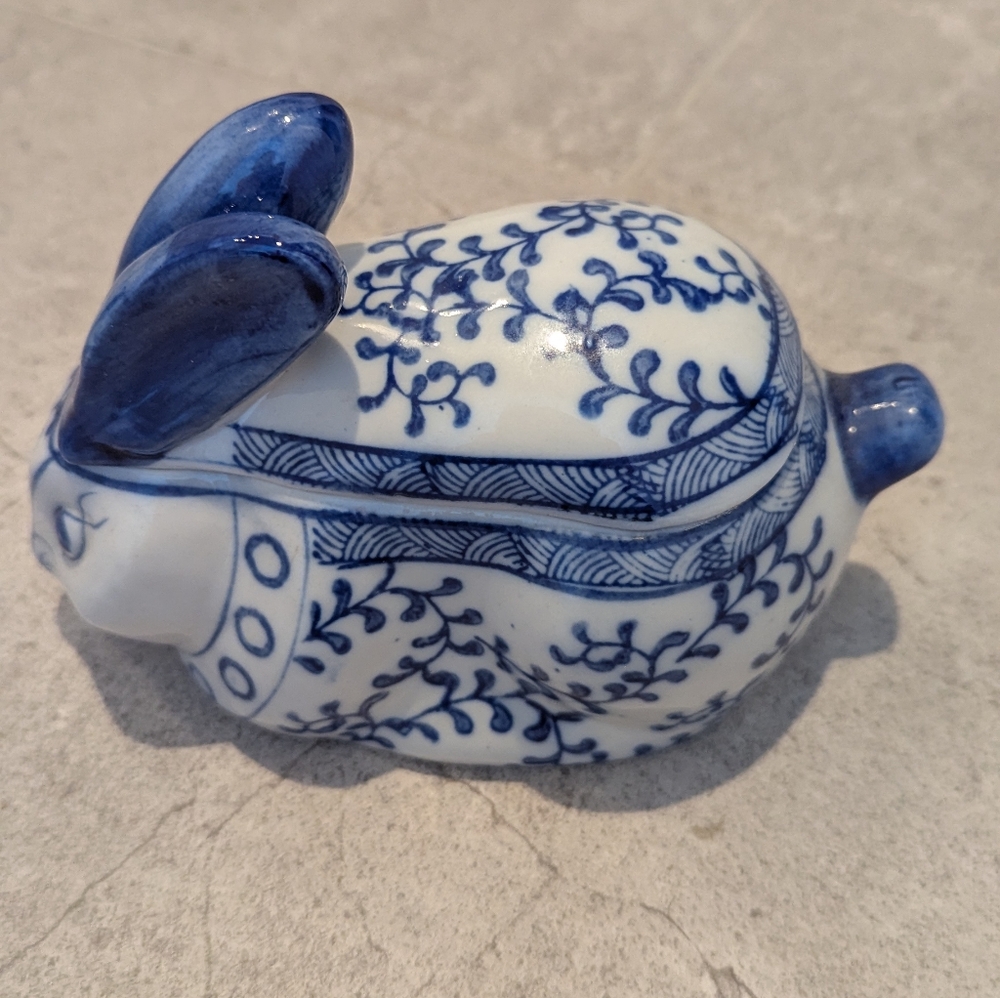 Vintage Blue and White Ceramic Chinoiserie Rabbit Bowl